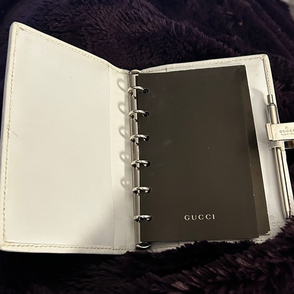 Gucci Silver and Cream Tom Ford Pineapple collection agenda. - Picture 5 of 11